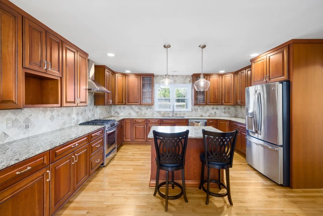 How to Spot the Best Cherry Wood Cabinets for Your Kitchen? - Gec ...