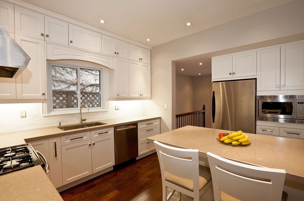 antique white kitchen cabinets