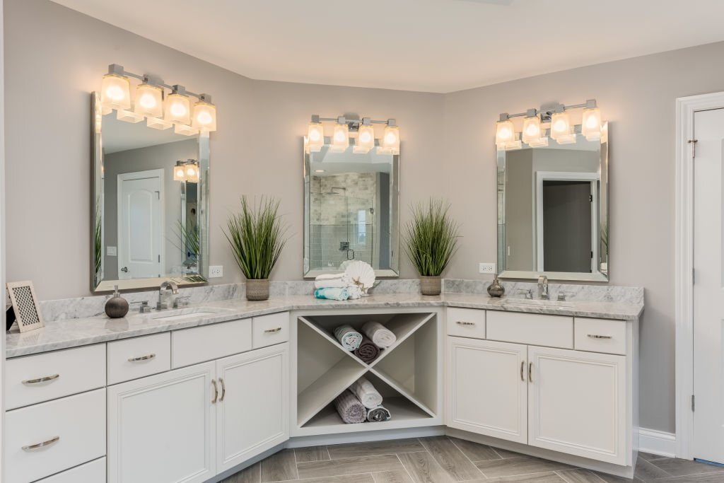 Is White Bathroom Vanities Still Relevant?